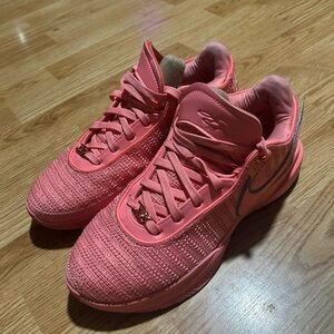 Lebron 20 Pink Diamond